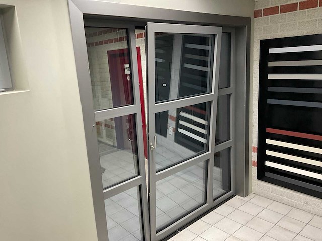 Aluminium kozijn met screen - afbeelding 2 van  9