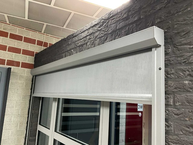 Aluminium kozijn met screen - afbeelding 7 van  9