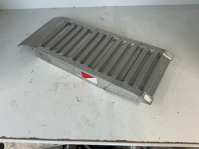 Aluminium laadramp / oprijplaat metalmec m080/08sh – 1.500 kg - afbeelding 1 van  4