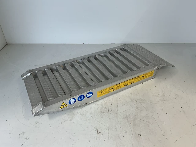 Aluminium laadramp / oprijplaat metalmec m080/08sh – 1.500 kg - afbeelding 2 van  4