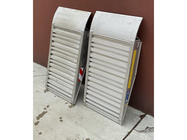 Aluminium laadrampen / oprijplaten metalmec m140/10sh – 7.500 kg per set - afbeelding 1 van  5