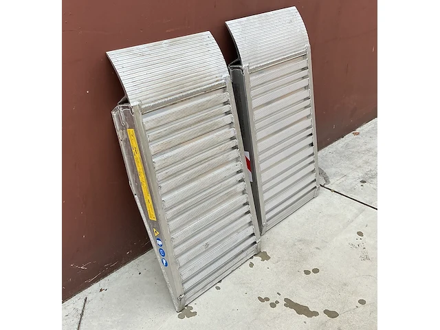 Aluminium laadrampen / oprijplaten metalmec m140/10sh – 7.500 kg per set - afbeelding 2 van  5