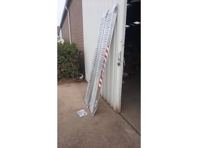 Aluminium oprijplaten 3000kg nieuw - afbeelding 1 van  1