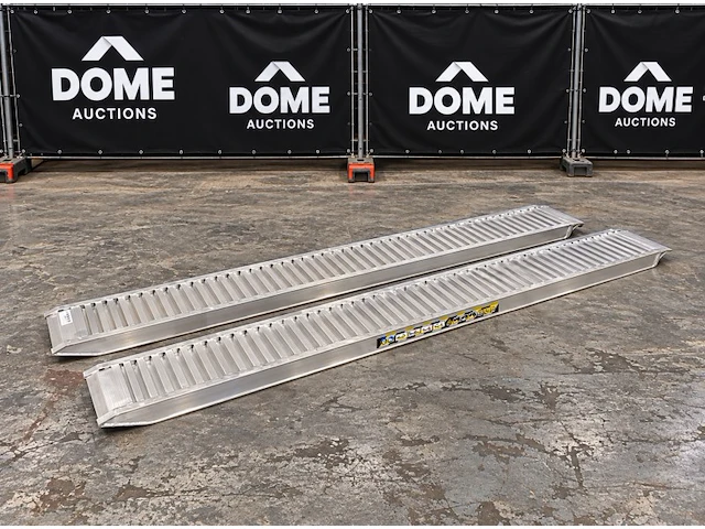 Aluminium oprijplaten met haak (ongebruikt) (2x) - afbeelding 1 van  5