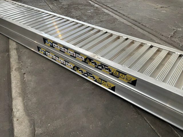 Aluminium oprijplaten met haak (ongebruikt) (2x) - afbeelding 3 van  5