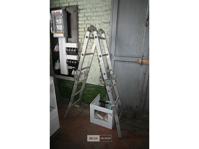 Aluminium plooiladder - afbeelding 1 van  4