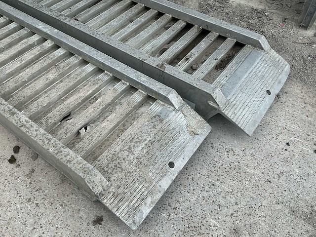 Aluminium rijplaat oprijplaat (tot 8 ton) (2x) - afbeelding 2 van  5