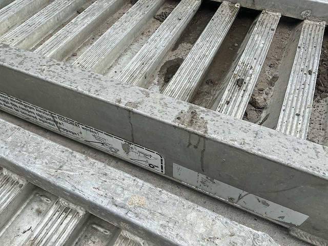 Aluminium rijplaat oprijplaat (tot 8 ton) (2x) - afbeelding 3 van  5