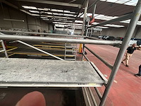 Aluminium rolsteigers met platform, op wielen - afbeelding 3 van  3
