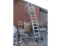 Aluminium trap (11 treden + 6 treden) als toegangsmateriaal voor platen