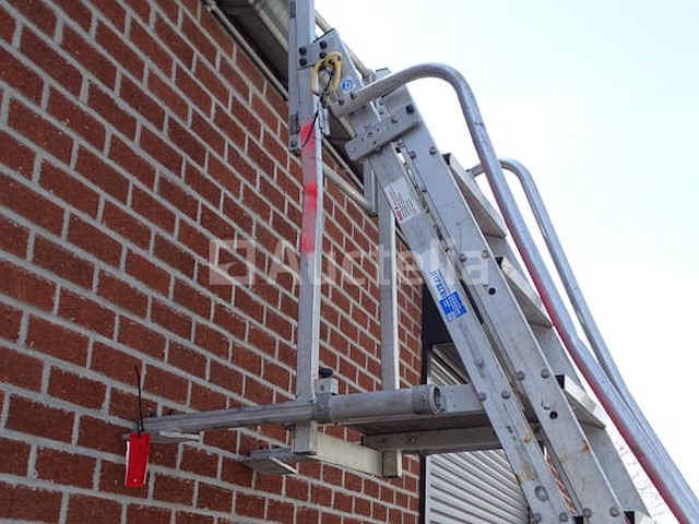 Aluminium trap (11 treden + 6 treden) als toegangsmateriaal voor platen - afbeelding 4 van  10