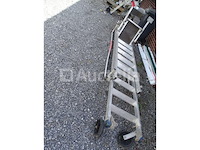 Aluminium trap (11 treden + 6 treden) als toegangsmateriaal voor platen