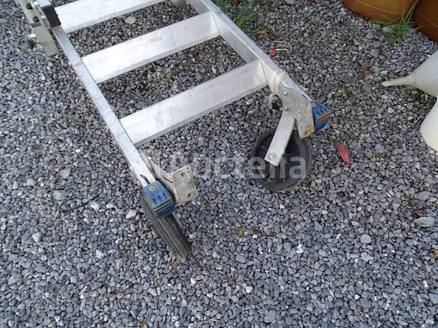Aluminium trap (11 treden + 6 treden) als toegangsmateriaal voor platen - afbeelding 2 van  6