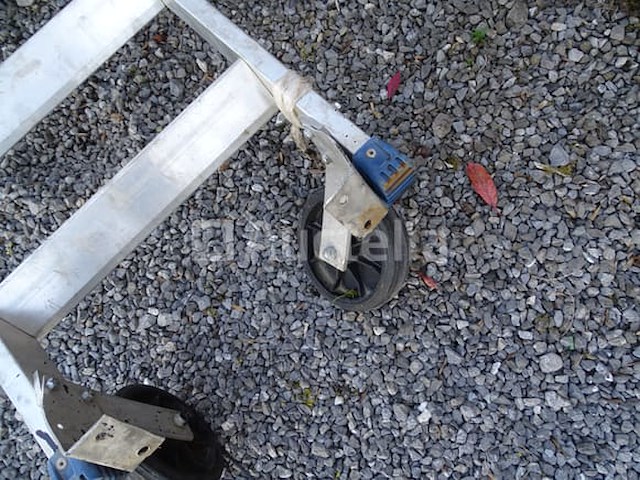 Aluminium trap (11 treden + 6 treden) als toegangsmateriaal voor platen - afbeelding 3 van  6