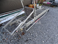 Aluminium trap (11 treden + 6 treden) als toegangsmateriaal voor platen - afbeelding 6 van  6