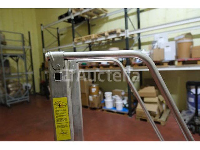 Aluminium trapladder met aba-leuningen - afbeelding 1 van  7