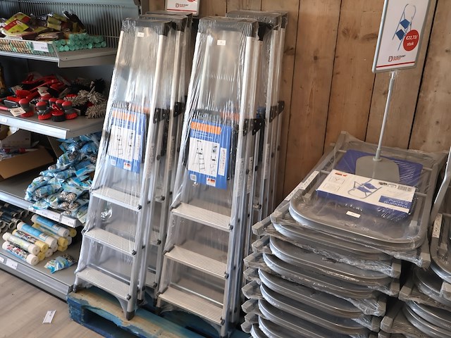 Aluminium trapladder (x4) - afbeelding 1 van  4