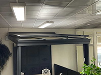 Aluminium veranda met zonwering en windscherm - afbeelding 3 van  4
