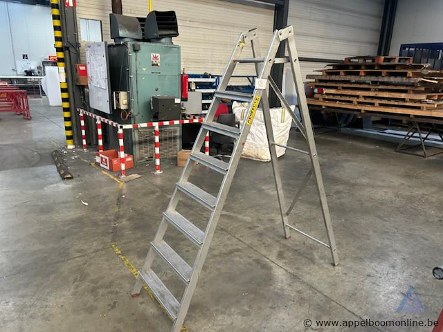 Aluminium vouwladder van het merk perfecty - afbeelding 1 van  1