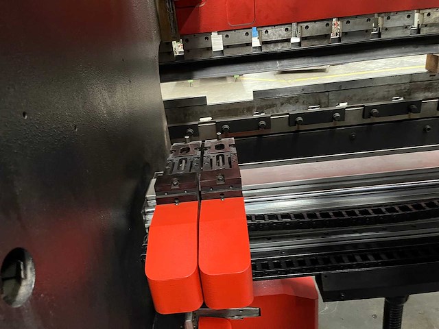 Amada - 2000 - hfe 130-3 - kantbank - afbeelding 5 van  7