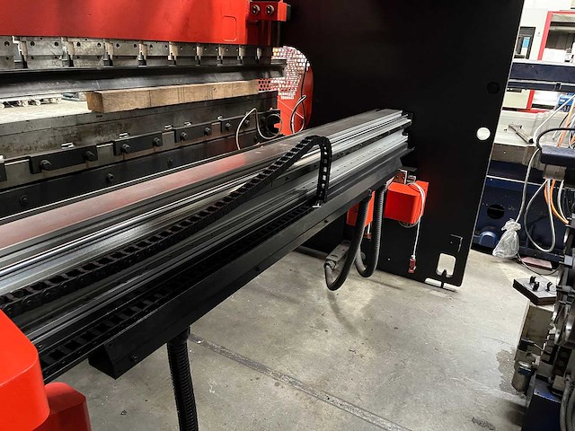Amada - 2000 - hfe 130-3 - kantbank - afbeelding 7 van  7