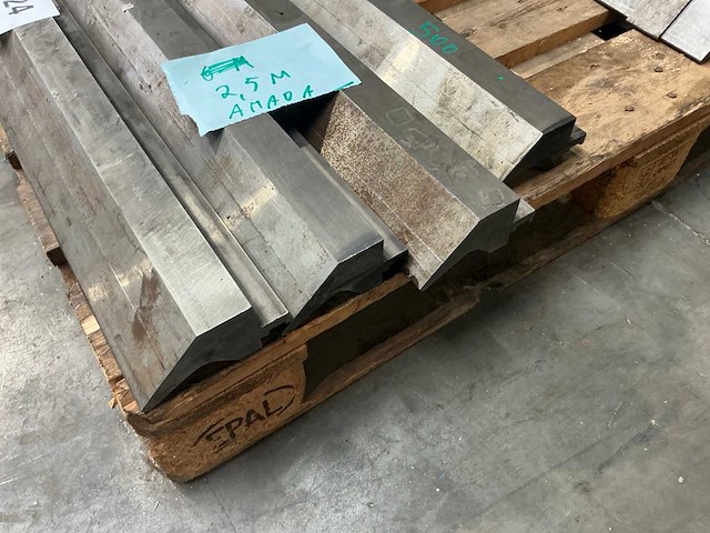 Amada snijmesset voor plaatschaar - afbeelding 2 van  3