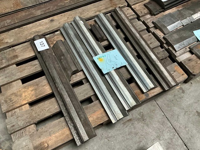 Amada snijmesset voor plaatschaar - afbeelding 1 van  5