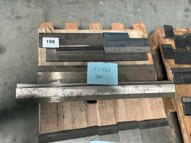 Amada snijmesset voor plaatschaar - afbeelding 2 van  4