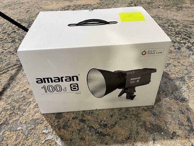 Amaran 100d spotlight met statief manfrotto 052bac - afbeelding 2 van  7
