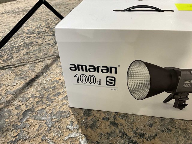 Amaran 100d spotlight met statief manfrotto 052bac - afbeelding 4 van  7