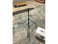 Amaran 100d spotlight met statief manfrotto 052bac - afbeelding 5 van  7