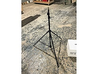 Amaran 100d spotlight met statief manfrotto 052bac - afbeelding 6 van  7