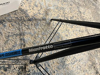 Amaran 100d spotlight met statief manfrotto 052bac - afbeelding 7 van  7