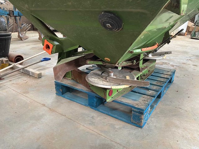 Amazone gemonteerde centrifugale meststofverspreider - za-m ii 1000 - afbeelding 11 van  12
