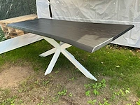 Ambachtelijke massief eiken eetkamertafel met witte matrixpoten - ca. 200 x 90 cm