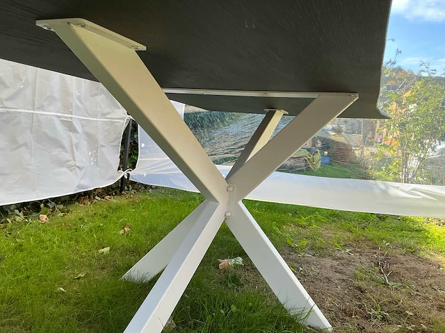 Ambachtelijke massief eiken eetkamertafel met witte matrixpoten - ca. 200 x 90 cm - afbeelding 5 van  9