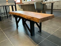 Ambachtelijke massief eiken salontafel met lintzaagafwerking