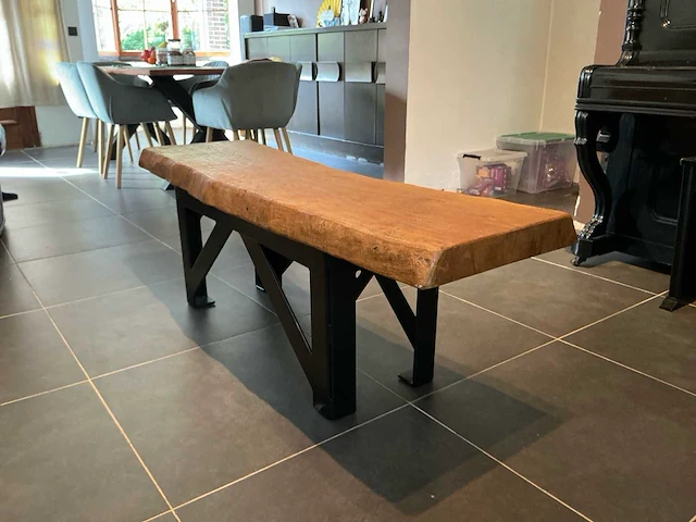 Ambachtelijke massief eiken salontafel met lintzaagafwerking - afbeelding 4 van  8