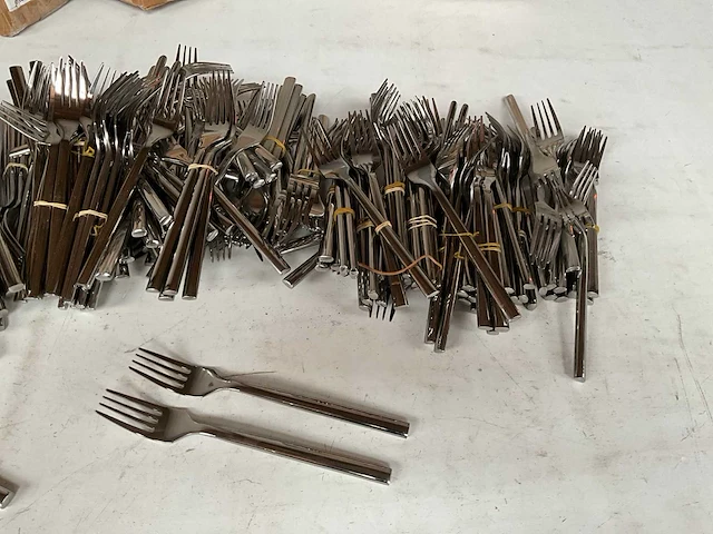 Amefa partij vorken en steakmessen met micro karteling - afbeelding 2 van  7