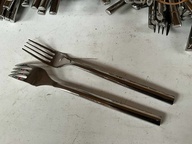 Amefa partij vorken en steakmessen met micro karteling - afbeelding 4 van  7