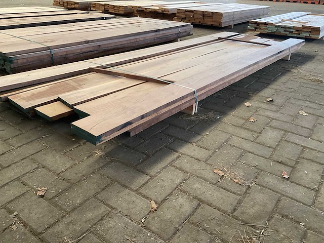 Amerikaans noten planken voorgeschaafd op 23 mm ca. 0,2 m³ - afbeelding 2 van  5