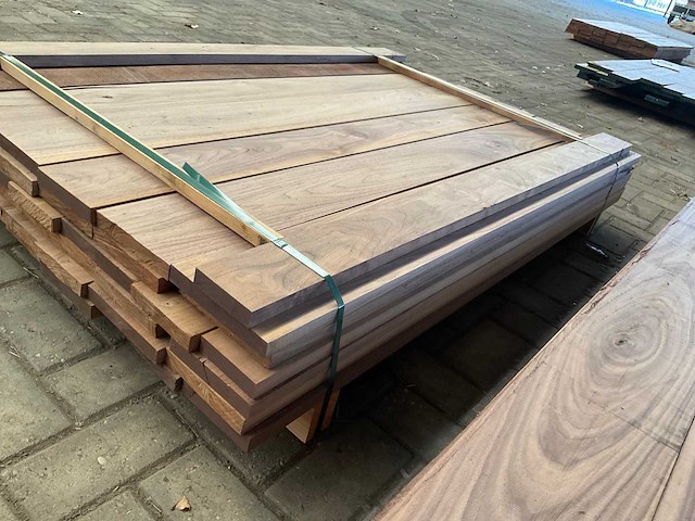 Amerikaans noten planken voorgeschaafd op 23 mm ca. 0,3 m³ - afbeelding 2 van  5