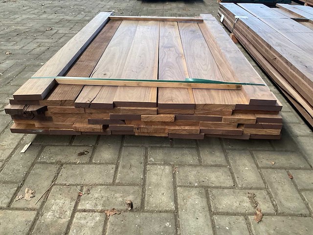 Amerikaans noten planken voorgeschaafd op 23 mm ca. 0,3 m³ - afbeelding 3 van  5