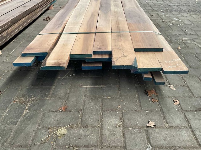 Amerikaans noten planken voorgeschaafd op 23 mm ca. 0,3 m³ - afbeelding 2 van  5