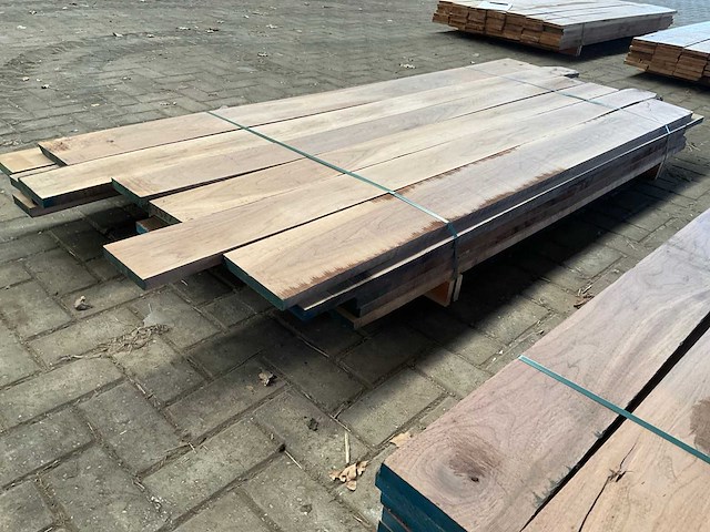 Amerikaans noten planken voorgeschaafd op 23 mm ca. 0,3 m³ - afbeelding 3 van  5