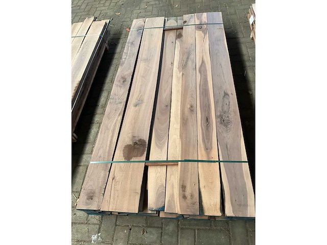Amerikaans noten planken voorgeschaafd op 23 mm ca. 0,3 m³ - afbeelding 4 van  5