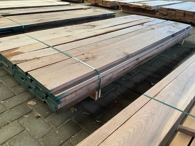 Amerikaans noten planken voorgeschaafd op 23 mm ca. 0,4 m³ - afbeelding 2 van  5