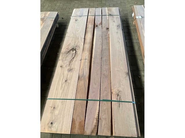 Amerikaans noten planken voorgeschaafd op 23 mm ca. 0,4 m³ - afbeelding 3 van  5