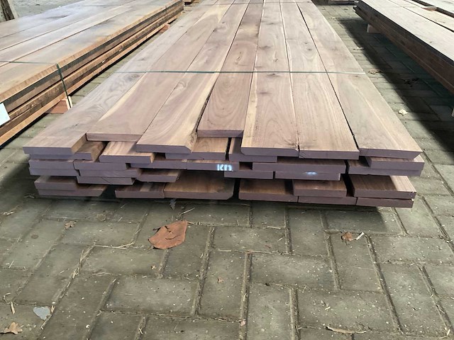 Amerikaans noten planken voorgeschaafd op 23 mm ca. 0,6 m³ - afbeelding 2 van  5