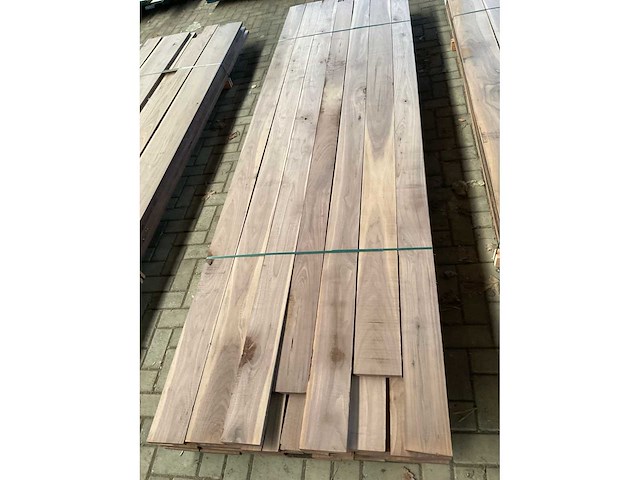 Amerikaans noten planken voorgeschaafd op 23 mm ca. 0,6 m³ - afbeelding 5 van  5